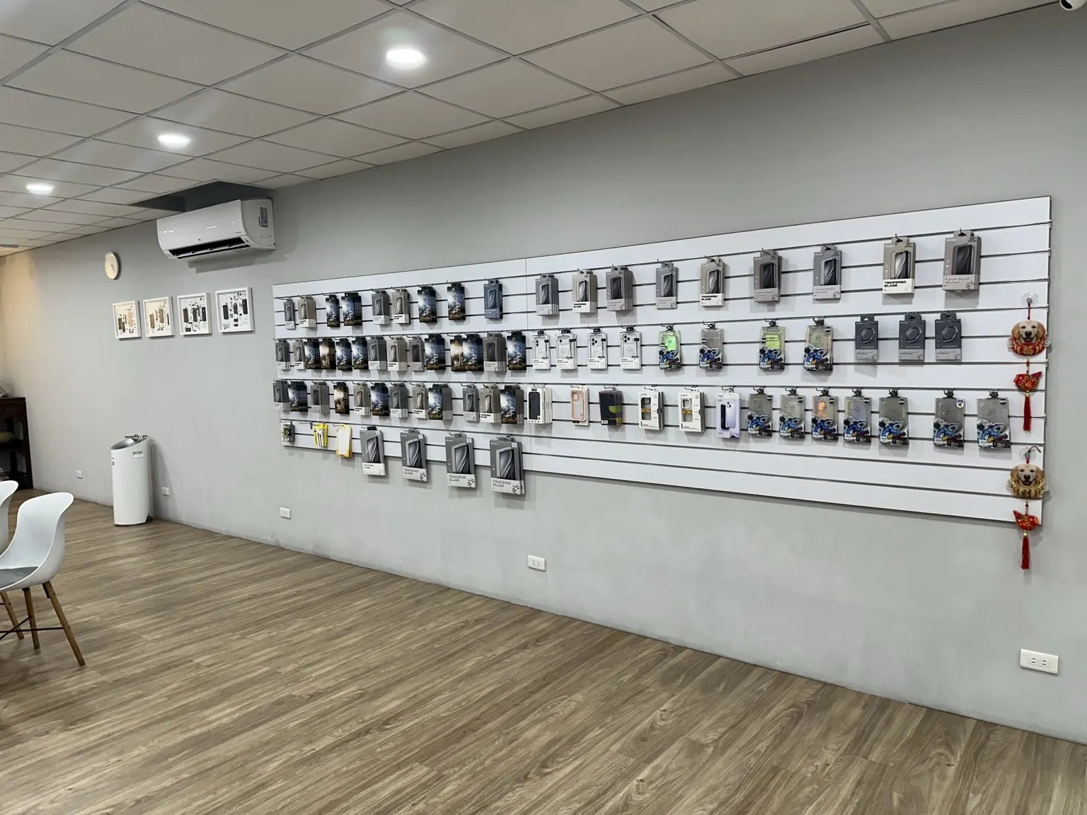 蘋果數位門市配件展示牆